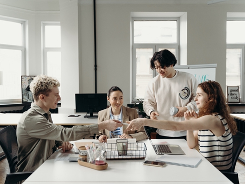 注冊香港公司全攻略：優(yōu)勢、流程與常見問題解析